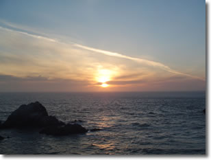 A photograph of the sun setting over the Pacific ocean, taken from the Cliff House in San Francisco, California.  Image copyright © Philip W. Tyo 2007