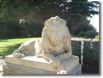 A photograph of the grand lion statue guarding the right side of the entrance to Sutro Heights Park in San Francisco, California.  Image copyright © Philip W. Tyo 2007