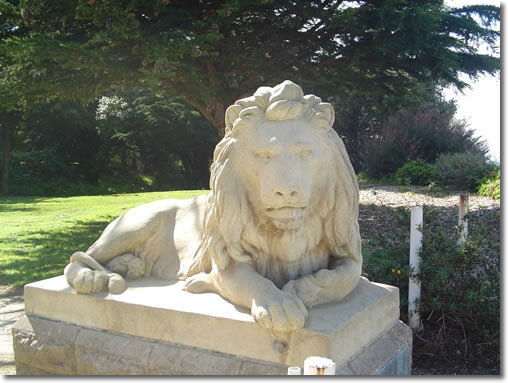 A photograph of the grand lion statue guarding the right side of the entrance to Sutro Heights Park in San Francisco, California.  Image copyright © Philip W. Tyo 2007