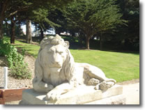 A photograph of the grand lion statue guarding the left side of the entrance to Sutro Heights Park in San Francisco, California.  Image copyright © Philip W. Tyo 2007